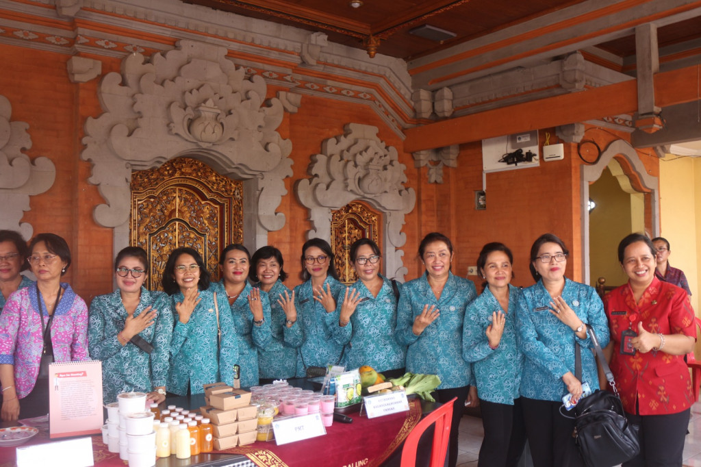 Keseruan TP-PKK Kabupaten Badung Ikuti Kegiatan Video Shoot Kader Posyandu Melati di Br. Tegal Jaya, Desa Dalung